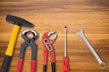 Bakım kavramı. Aletleri veya ahşap arka plan üzerinde araçları.