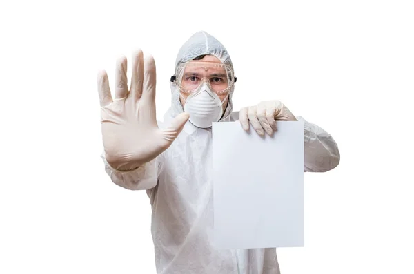 Techniker in Anzügen hält leeres Papier für den maßgeschneiderten Text. isoliert auf weißem Hintergrund. — Stockfoto