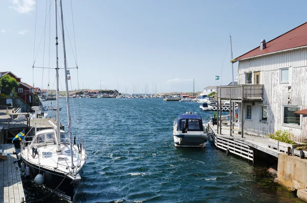 Puerto en la costa sueca oeste — Foto de Stock