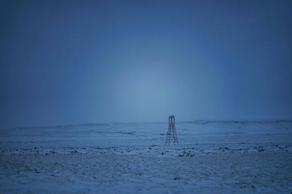 Schneebedeckte Berge Und Die Übertragungsleitung Islands — Stockfoto