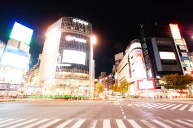 Shibuya gece görüşünün kesiştiği noktada.