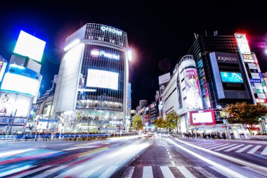 Shibuya gece görüşünün kesiştiği noktada.