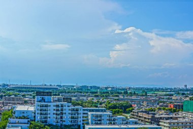 Chofu sokakları ve fırtına başlıkları.