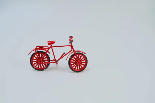 Miniaturfiguren Aus Rotem Fahrrad — Stockfoto