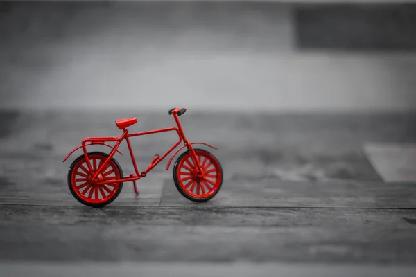 Miniaturfiguren Aus Rotem Fahrrad — Stockfoto