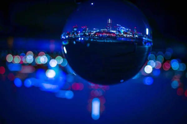 結晶に映し出される横浜スカイライン — ストック写真