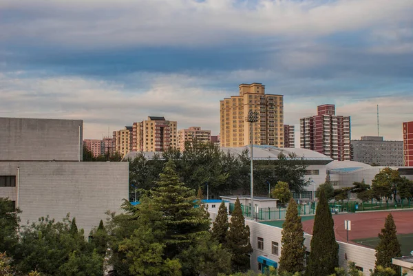 中国スカイライン 北京大学郵便電気通信大学 — ストック写真