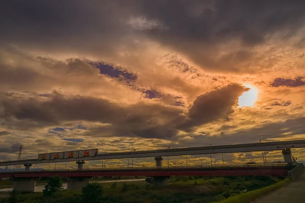 Μόνιμη Ημερομηνία Γέφυρα Και Tama Monorail Και Βράδυ — Φωτογραφία Αρχείου