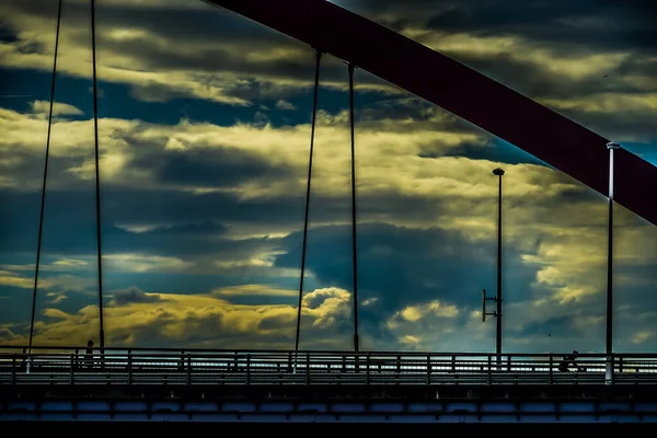 Γέφυρα Τάμα Και Ουρανός Σούρουπο — Φωτογραφία Αρχείου