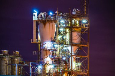 Keihin bölgesinin fabrika gece görüşü