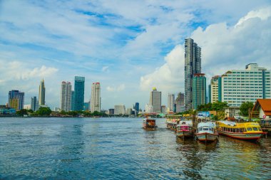Tayland Bangkok silueti ve Chao Phraya Nehri