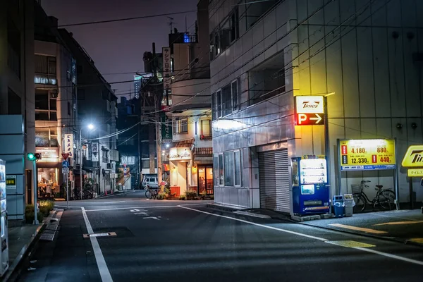 東京都中央区の路地裏夜景 — ストック写真