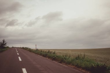 Yolların ve düzlüklerin Hokkaido 'su