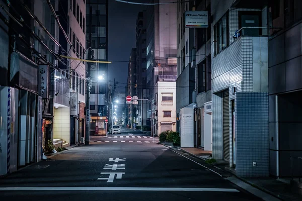 東京都中央区の路地裏夜景 — ストック写真