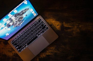 Not defterinin karanlık odası kişisel bilgisayar (Oyun bilgisayarı)