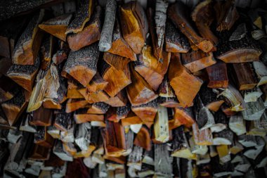Yığınla odun (açık hava görüntüsü))