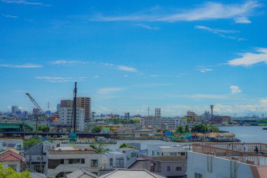 Katsushika 'nın mavi ve mavi gökyüzü