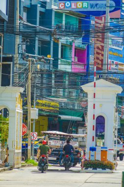 Tayland Krallığı sahildeki tatil köyünü yerle bir ediyor.