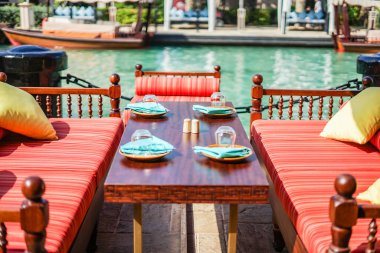 Riverside Restoranı (Birleşik Arap Emirlikleri). Çekim Konumu: Dubai