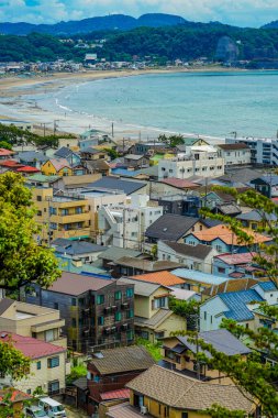 Sokakların ve mavi gökyüzünün Kamakura 'sı. Çekim yeri: Kamakura, Kanagawa Bölgesi