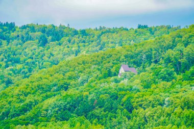Dağlarda yapayalnız bir ev. Çekim Konumu: Hokkaido Biei-cho