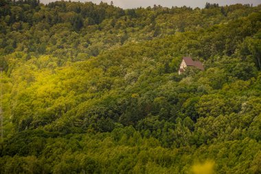 Dağlarda yapayalnız bir ev. Çekim Konumu: Hokkaido Biei-cho