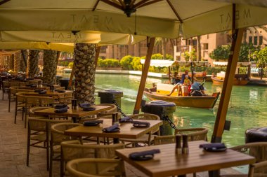 Riverside Restoranı (Birleşik Arap Emirlikleri). Çekim Konumu: Dubai