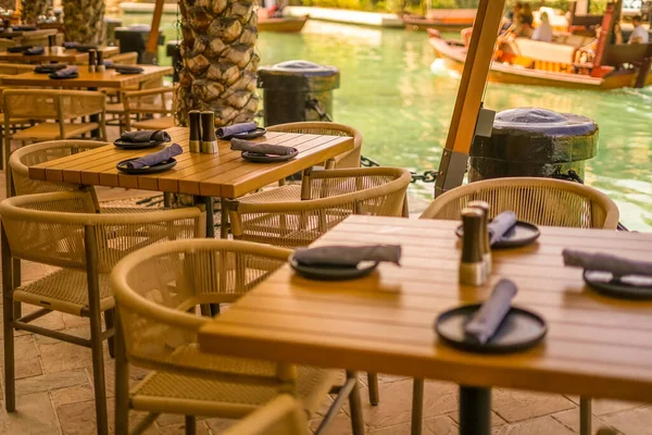 Riverside Restoranı (Birleşik Arap Emirlikleri). Çekim Konumu: Dubai