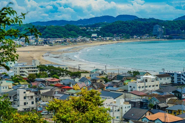 Sokakların ve mavi gökyüzünün Kamakura 'sı. Çekim yeri: Kamakura, Kanagawa Bölgesi