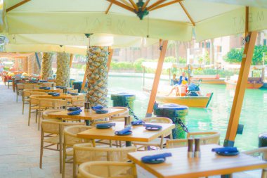 Riverside Restoranı (Birleşik Arap Emirlikleri). Çekim Konumu: Dubai