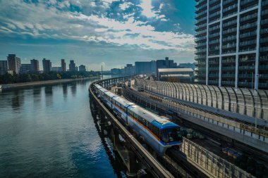 Tokyo Monorail ve Shinagawa 'dan. Çekim yeri: Tokyo Büyükşehir Bölgesi