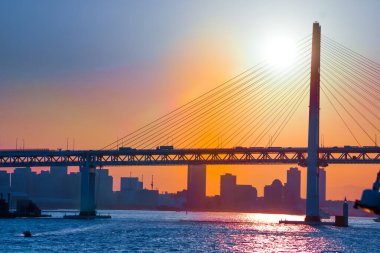 Yokohama Körfezi Köprüsü ve Günbatımı 'nın görüntüsü. Çekim yeri: Yokohama-şehir kanagawa ili