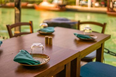 Riverside Restoranı (Birleşik Arap Emirlikleri). Çekim Konumu: Dubai