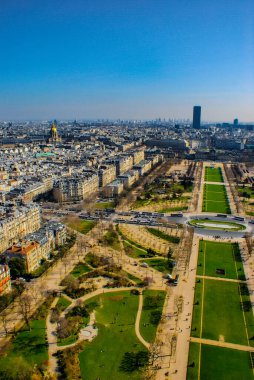 Eyfel Kulesi 'nden Paris silueti görünüyor. Çekim yeri: Fransa, Paris