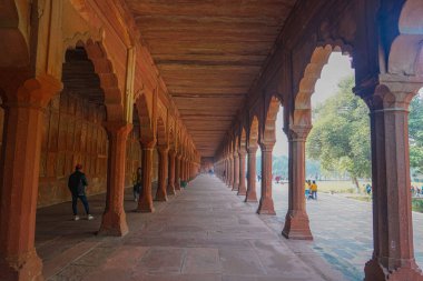 Büyük kule kapısının Taj Mahal 'i (Hindistan, Agra). Atış yeri: Hindistan