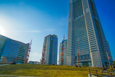 Yokohama Minato Mirai 'nin bina grubu ve mavi gökyüzü. Çekim yeri: Yokohama-şehir kanagawa ili