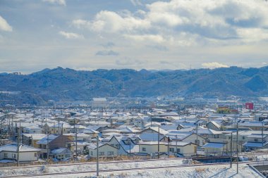 Fukushima şehrinin karla kaplı görüntüsü. Çekim Konumu: Fukushima Bölgesi
