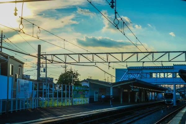 Nishitoya Stasyonu Platformuyla Gün Batımı Manzarası Çekim Konumu Saitama Bölgesi — Stok fotoğraf