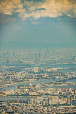 Osaka kasabası Rokko Dağı 'ndan görüldü. Çekim yeri: Kobe şehri, Hyogo Bölgesi