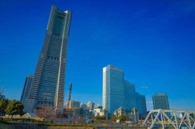 Yokohama Minato Mirai 'nin bina grubu ve mavi gökyüzü. Çekim yeri: Yokohama-şehir kanagawa ili