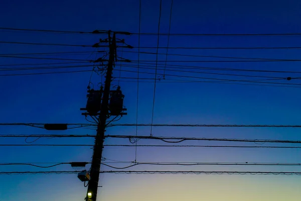 Eğimli Gökyüzü Elektrik Kablolarının Silueti Çekim Yeri Tokyo Büyükşehir Bölgesi — Stok fotoğraf