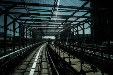 Yurikamome Hattı 'nın (Minato-ku, Tokyo) penceresinden. Çekim yeri: Tokyo Büyükşehir Bölgesi