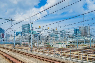 Görüntü: Takawa Gateway İstasyonu Platformu. Çekim yeri: Tokyo Büyükşehir Bölgesi