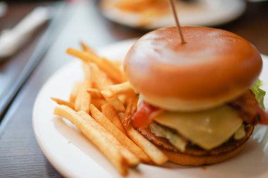 Hamburger ve Fransız Patates İmajı. Çekim yeri: New York, Manhattan