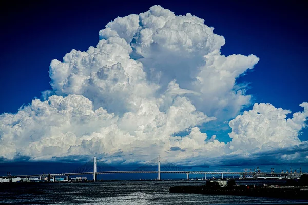 Der Sommer Schickt Wolken Und Yokohama Baybridge Drehort Yokohama Stadt — Stockfoto