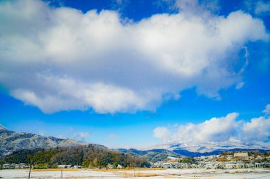Fukushima şehrinin karla kaplı görüntüsü. Çekim Konumu: Fukushima Bölgesi