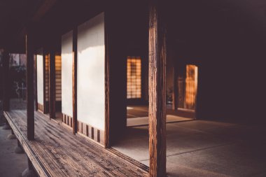 Eski evin versiyonu. Çekim yeri: Tokyo Büyükşehir Bölgesi