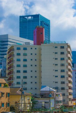 Yokohama Minato Mirai 'nin bina grubu ve mavi gökyüzü. Çekim yeri: Yokohama-şehir kanagawa ili