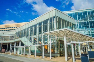 Shin Aomori istasyonu ve mavi gökyüzü. Çekim Konumu: Aomori