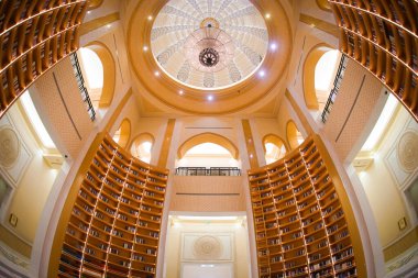 Altın bir kütüphanenin resmi